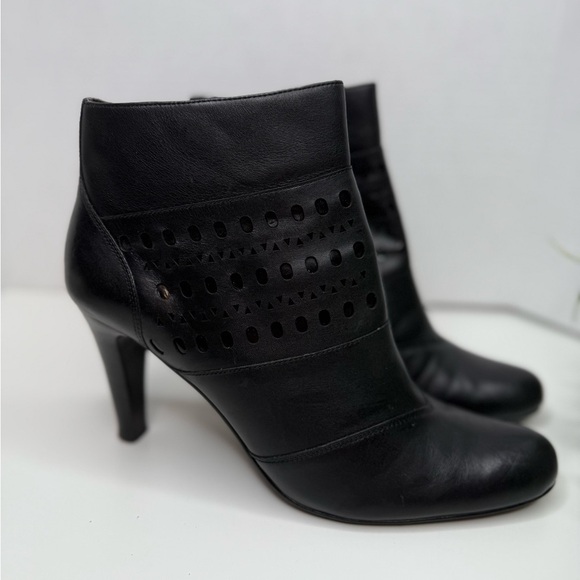 Victor Alfaro Harrison Black Heeled Leather Ankle Booties Cutout Detail Size 10 - Picture 3 of 15